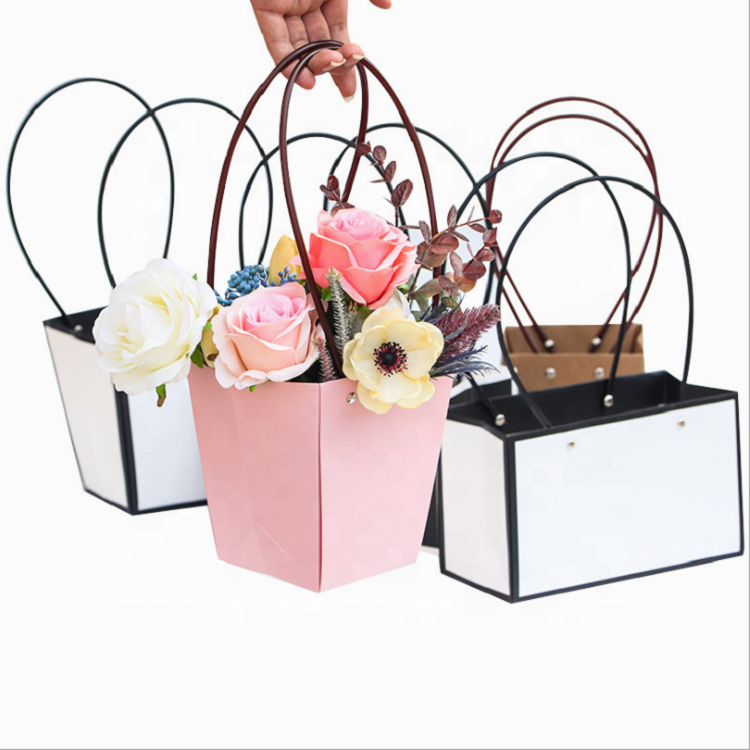 Wholesale of small colored waterproof flower kraft paper bags with plastic handles for the March Expo